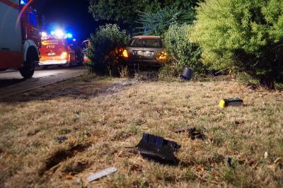 Spektakulaerer Verkehrsunfall, Ampel ueberrollt in Nuertingen-Oberensingen